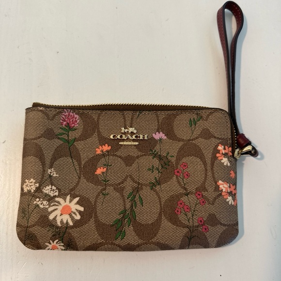 Coach 8732 Corner Zip Wristlet in Signature Canvas Wildflower Print - Picture 1 of 4
